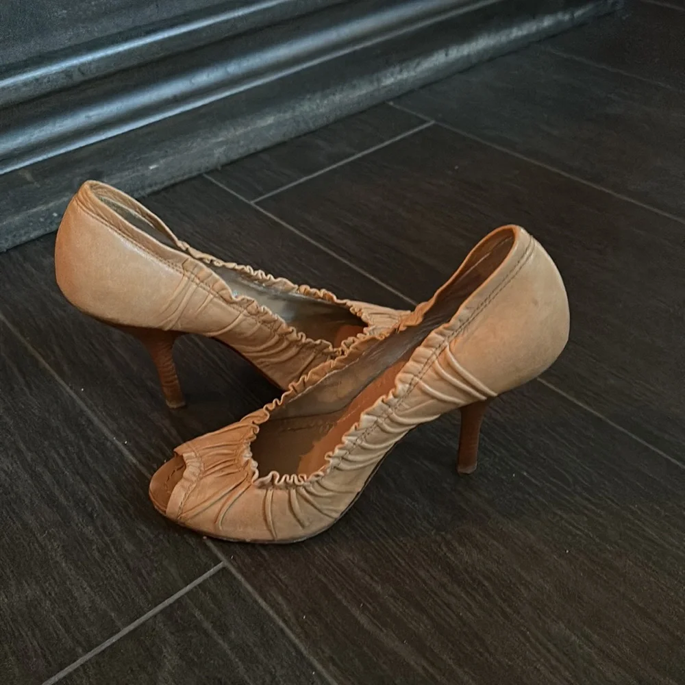 Camel Scrunched Leather heals